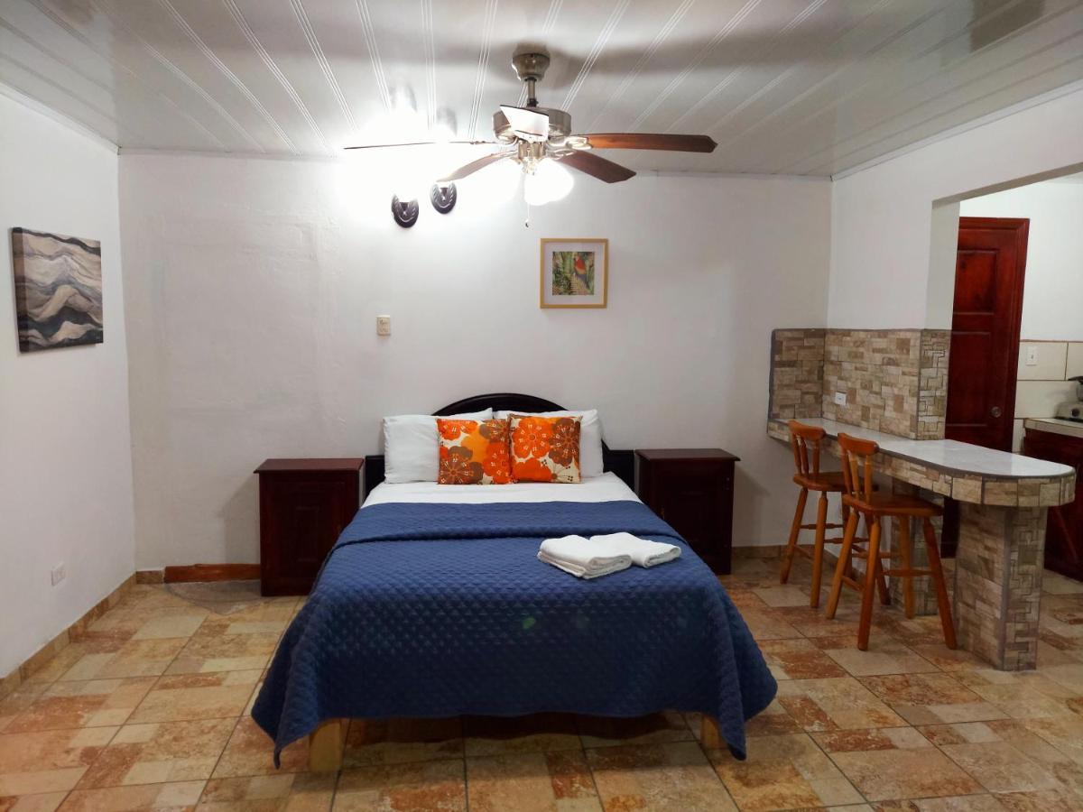 Loma Tranquila Aparthotel Pilas Exterior photo