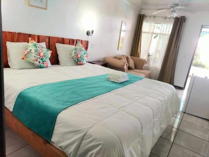 Loma Tranquila Aparthotel Pilas Exterior photo